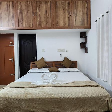 Ebs Guest House Nedumbassery Esterno foto
