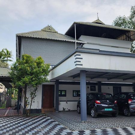 Ebs Guest House Nedumbassery Esterno foto
