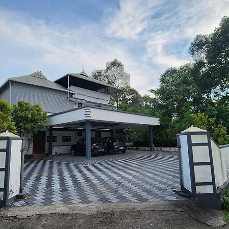 Ebs Guest House Nedumbassery Esterno foto