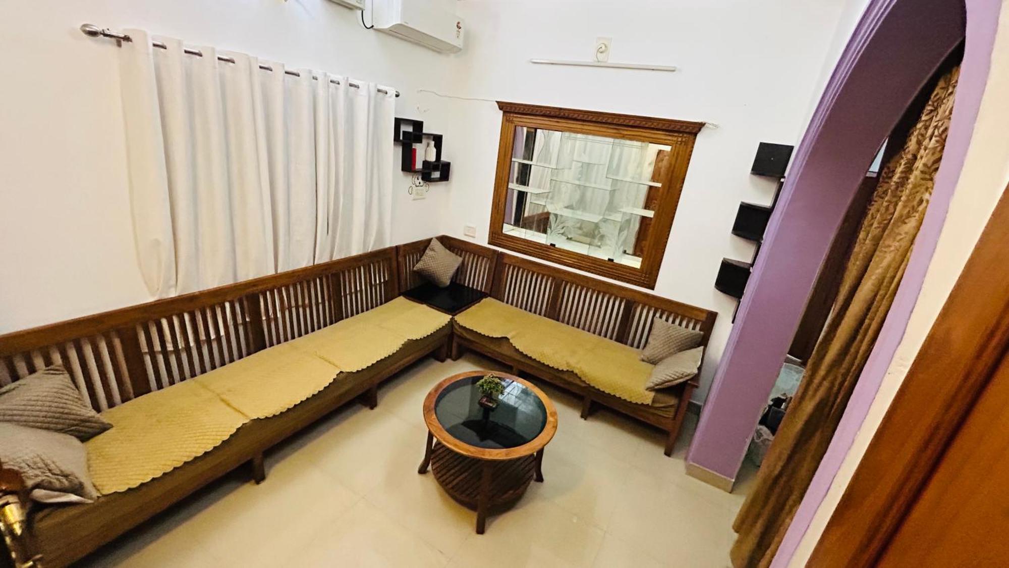 Ebs Guest House Nedumbassery Esterno foto