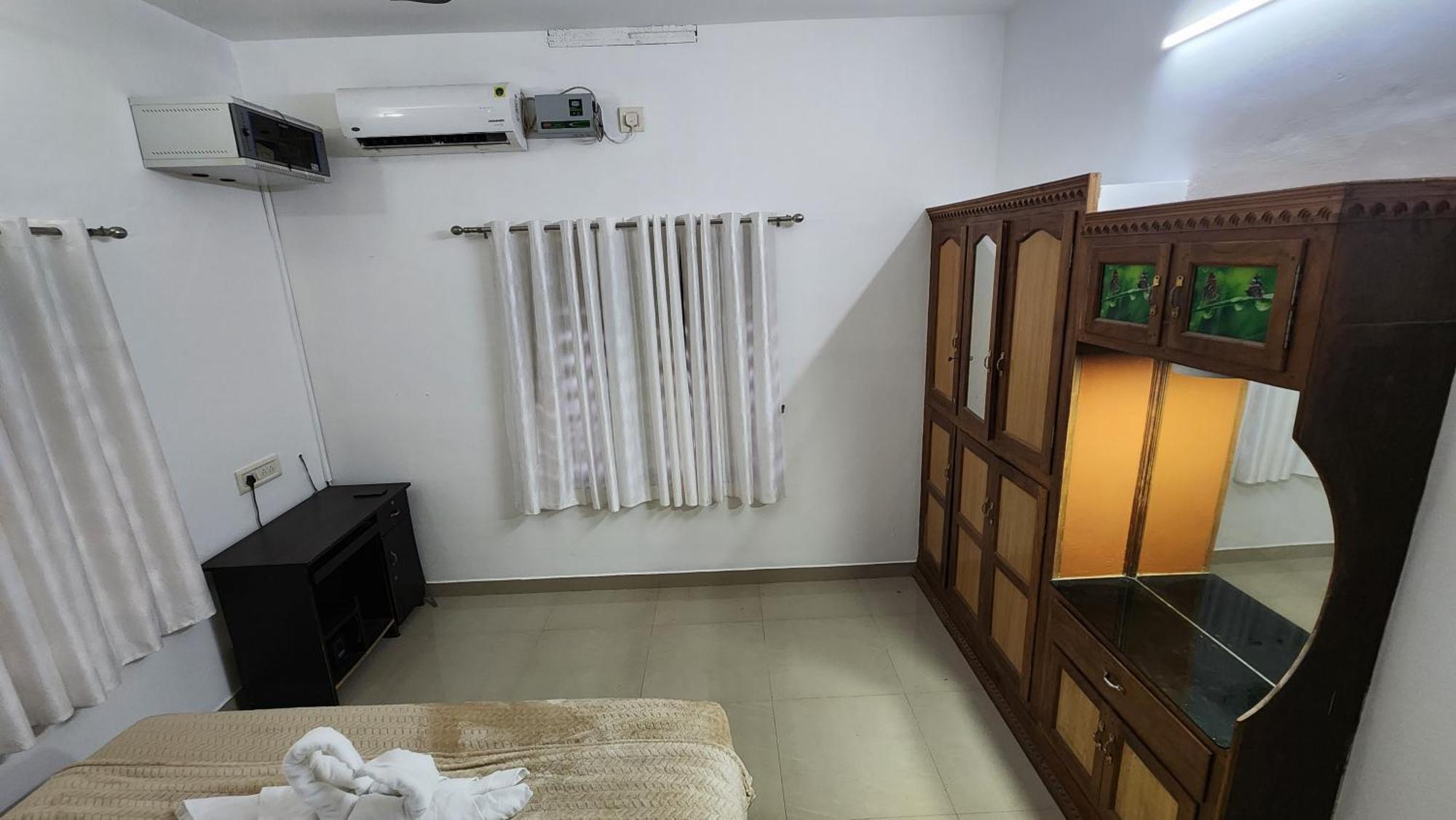 Ebs Guest House Nedumbassery Esterno foto