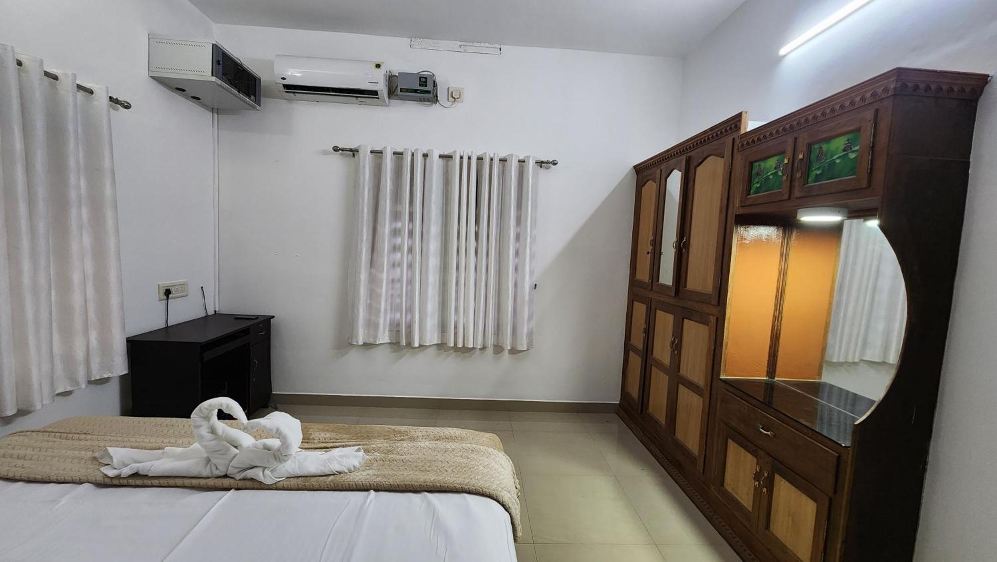 Ebs Guest House Nedumbassery Esterno foto