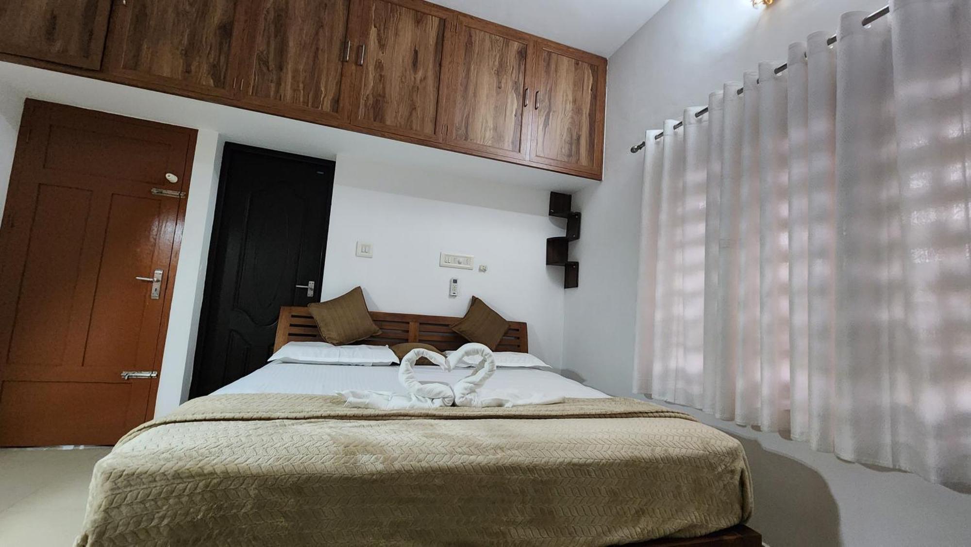 Ebs Guest House Nedumbassery Esterno foto