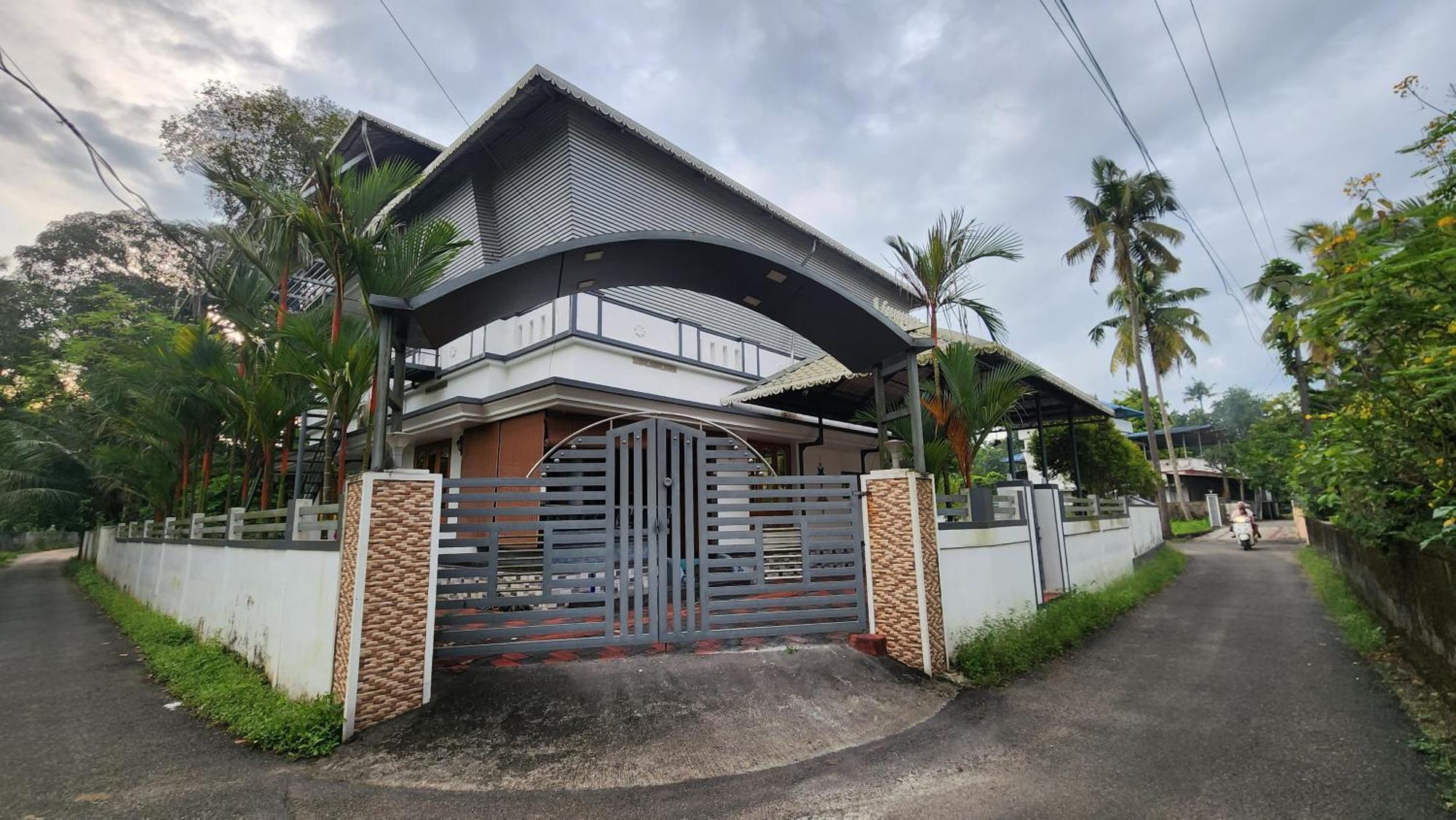 Ebs Guest House Nedumbassery Esterno foto