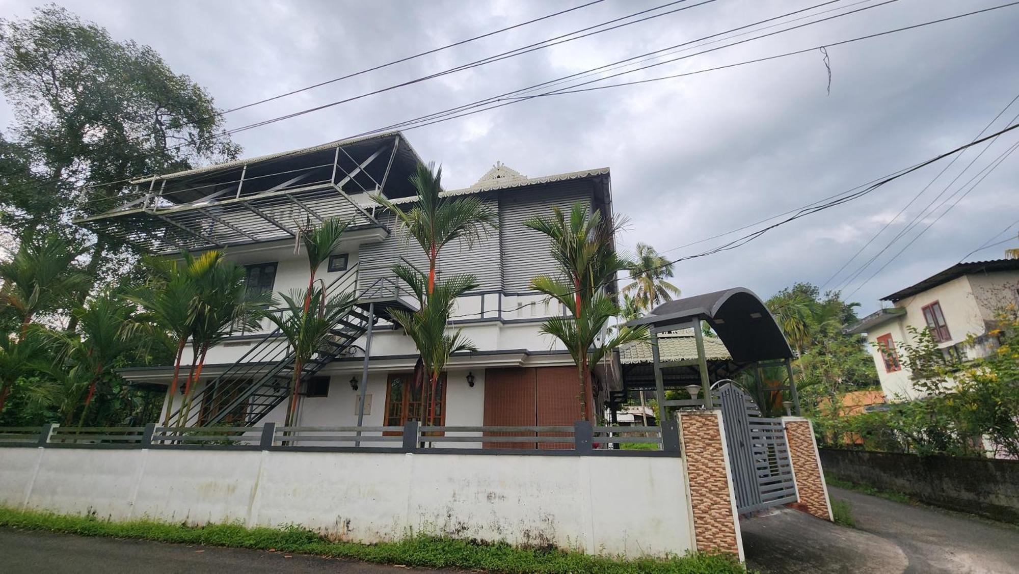 Ebs Guest House Nedumbassery Esterno foto