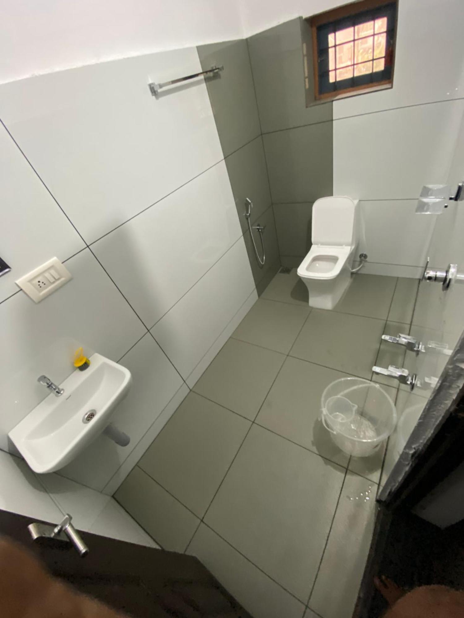 Ebs Guest House Nedumbassery Esterno foto